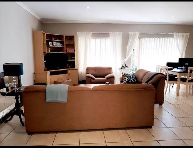 3 BEDROOM TOWNHOUSE RENTED IN MIRAMAR